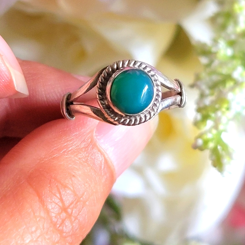 Handmade 925 sterling silver & chalcedony ring size 7.5
